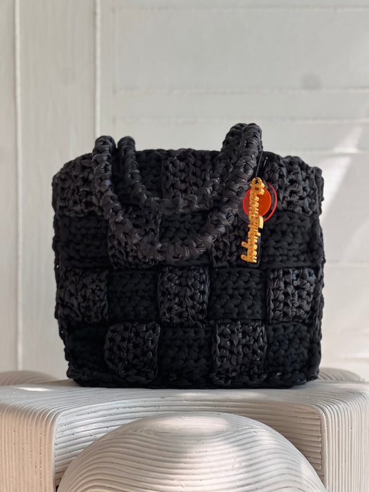 BLACK TEXTURED TOTE