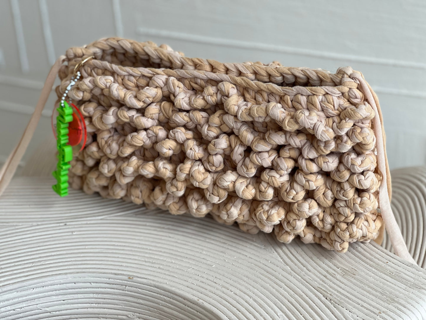 NEUTRAL SQUIGGLE CLUTCH